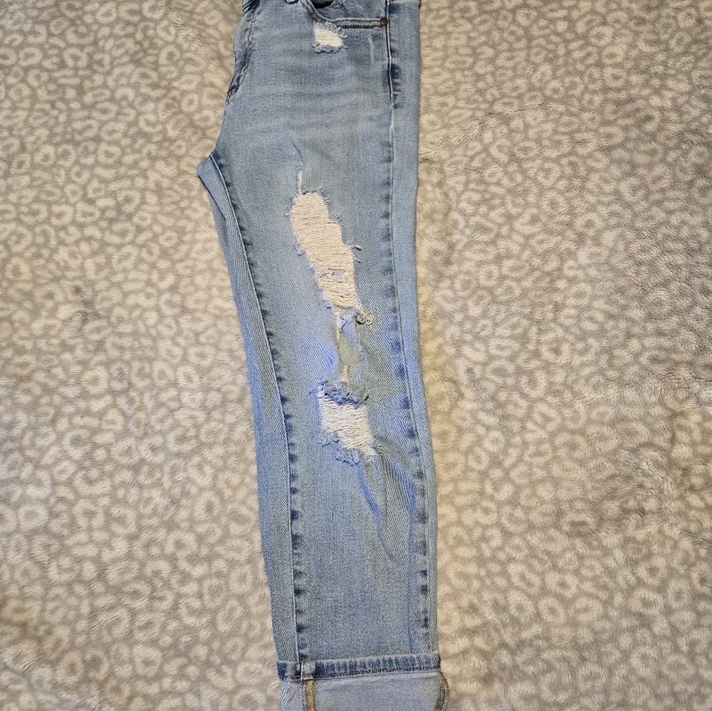 Judy Blue Light Blue Distressed Capri